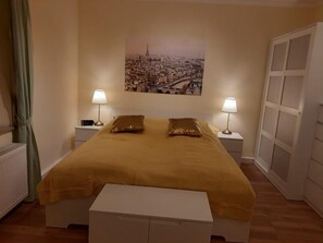 1 bedroom, desk, iron/ironing board, free WiFi - Schöne Ferienwohnung mit Balkon und Garten (Nonnweiler)
