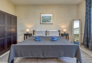 Departamento familiar, varias camas, en el área del jardín (Beach Apartment Kostrena 1) | 3 habitaciones, espacio para trabajar con laptop y ropa de cama