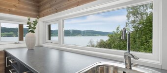 Traumhaftes Haus am Fjord mit Panorama-Blick, Kamin & Boot – nahe Atlantikstraße