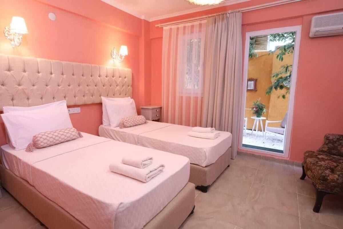 Standard Balcony Room | WiFi (free)