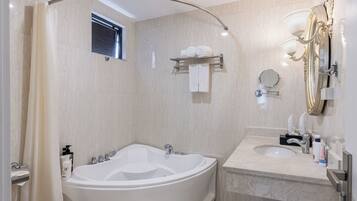 Deluxe Suite Double | Bathroom | Shower, free toiletries, hair dryer, bathrobes