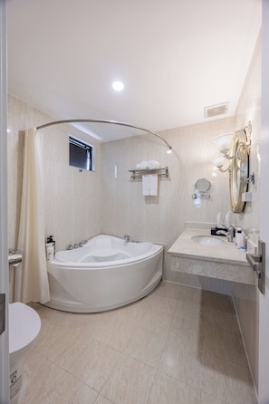 Deluxe Suite Double | Bathroom