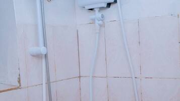 Executive Double Room | Bathroom | Shower, towels