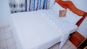 Executive Double Room | Bathroom | Shower, towels