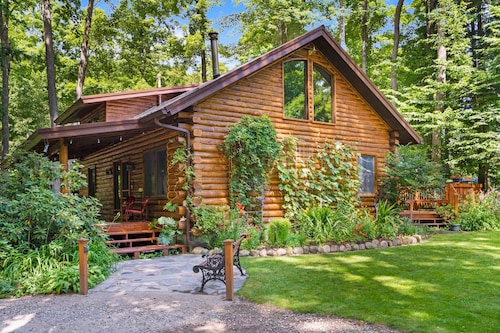 Beautiful Log Cabin | Wooded | Lake Access | Interlochen Arts Academy