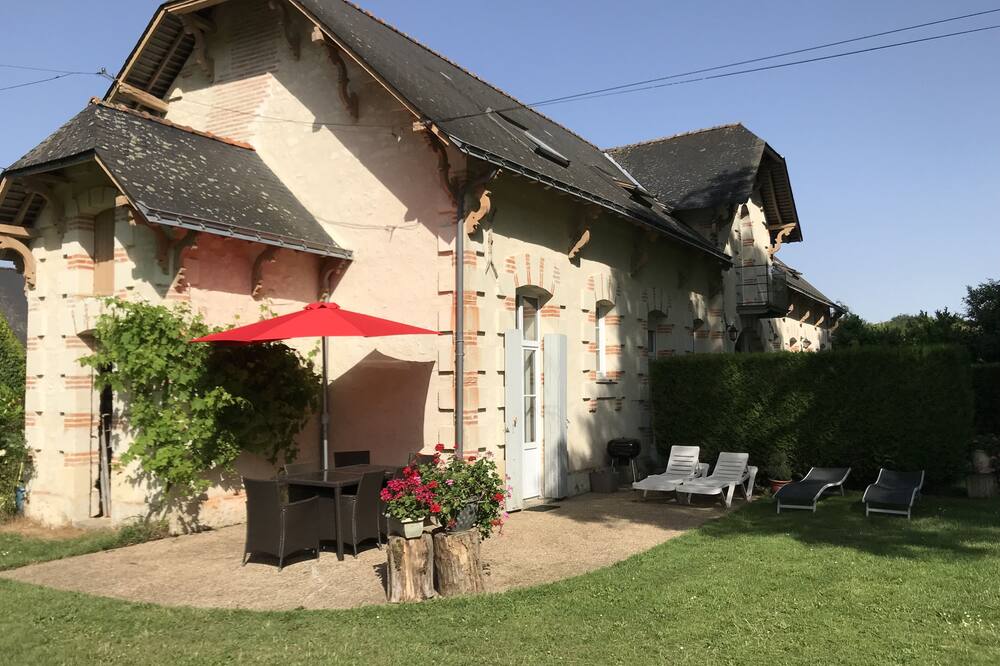Cottage (Chevalerie sleeps 5) in the grounds of a magnificent Chateau