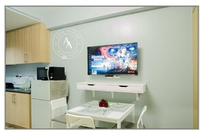 Dining - Cozy & Bright 1 BR✅Fully Furnished Condo✅5 mins to Mall of Asia and IKEA (Pasay)