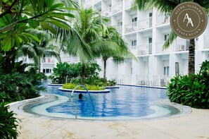 Outdoor pool - Cozy & Bright 1 BR✅Fully Furnished Condo✅5 mins to Mall of Asia and IKEA (Pasay)