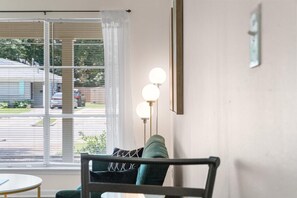 Interior - Green Room at the Broad Avenue (Memphis)