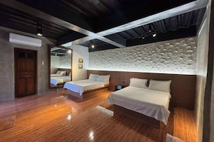 Deluxe Quadruple Room | Rollaway beds (surcharge), WiFi (free), bed sheets