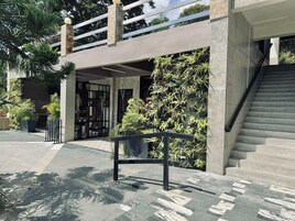 Deluxe Villa | Rollaway beds (surcharge), WiFi (free), bed sheets