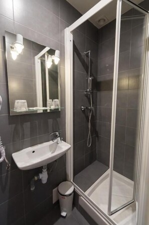 Bathroom - Hôtel De La Gare (Villeneuve-Saint-Georges)