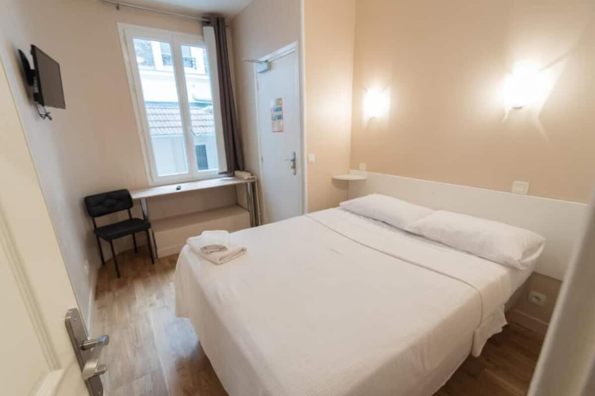Classic Double Room | Free WiFi, bed sheets