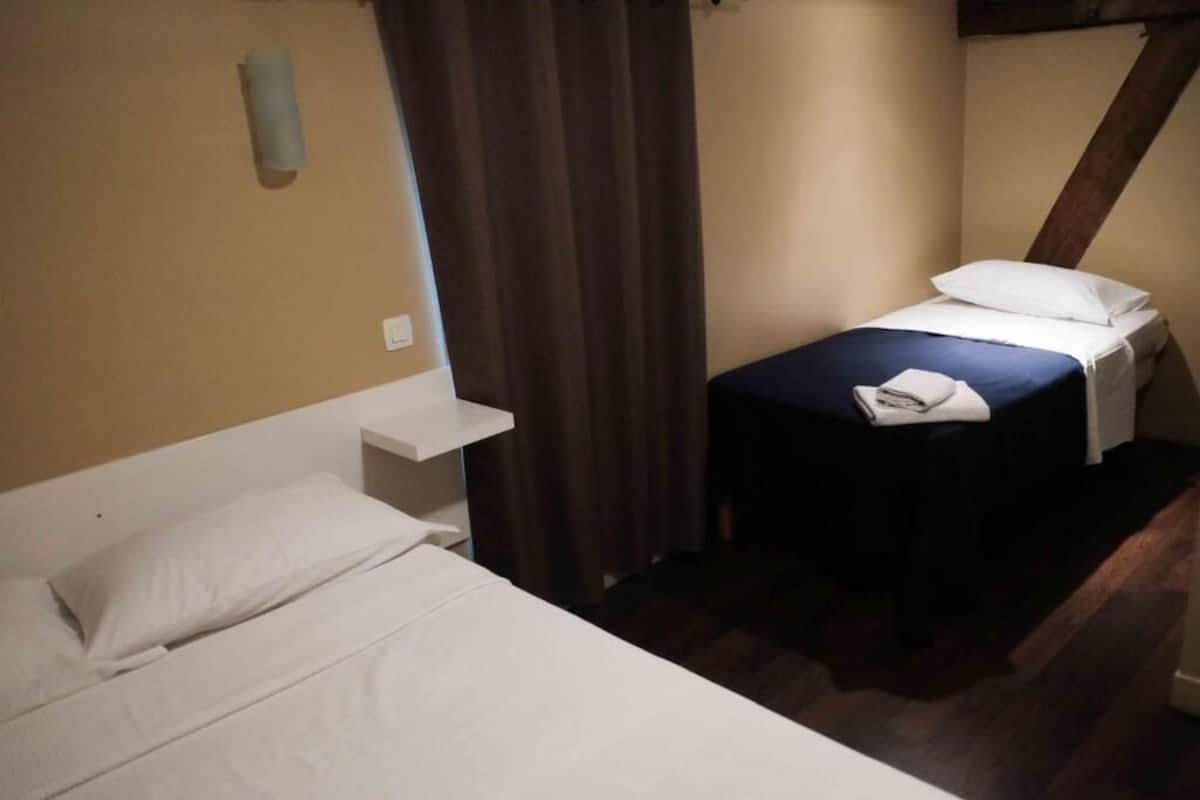 Classic Triple Room | Free WiFi, bed sheets