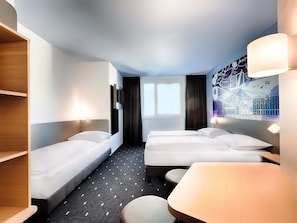 Dreibettzimmer | Schallisolierte Zimmer, kostenloses WLAN, Bettwäsche