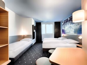 Quarto triplo | Quartos à prova de som, Wi-Fi de cortesia, roupa de cama