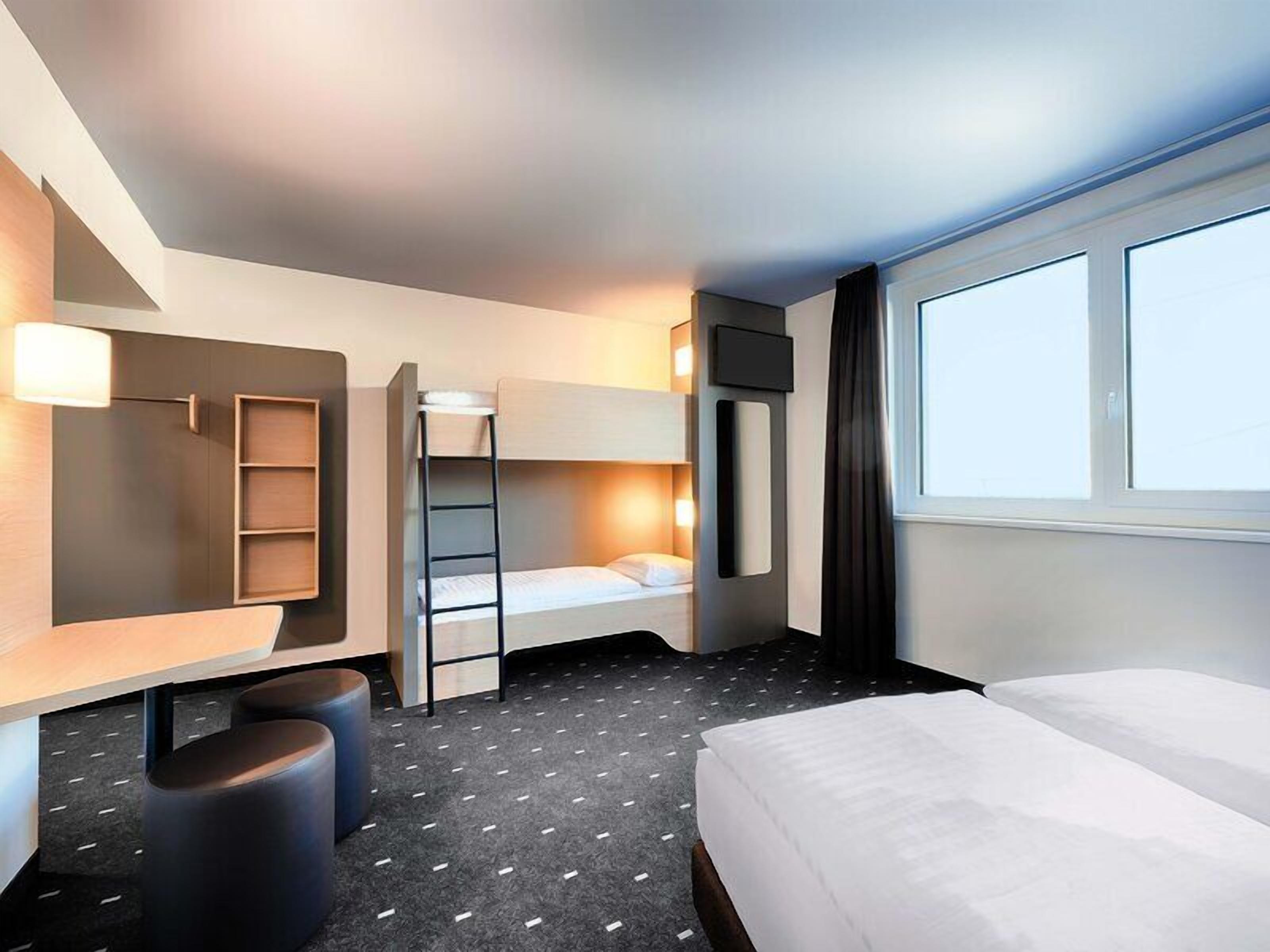 Soundproofing, free WiFi, bed sheets