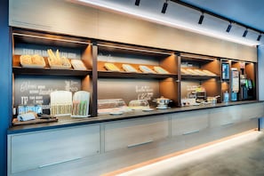 Buffet déjeuner (13.9 EUR par personne)