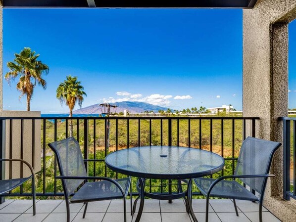 Outdoor dining - Roomy 2-Story w/Updated Kitchen–Kamaole Sands 4403 (KIHEI)