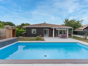 Pool - Charming Mimizan Home with Pool, Near Lake, 2 Beds, WiFi and Optional Amenities (Mimizan)