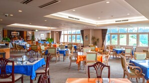 2 restaurants, breakfast, lunch, dinner served; sushi