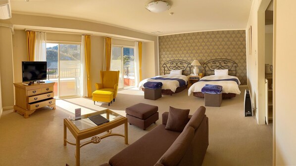 华丽双床房 | 客房内保险箱、办公桌、免费 WiFi、床单