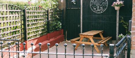 Apartment | Outdoor dining