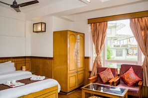 Habitación Confort | Ropa de cama hipoalergénica, edredón y camas con pillow-top