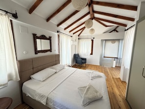 3 soverom, safe på rommet, skrivebord og strykejern/-brett