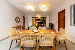 Appartement | Cuisine privée | Réfrigérateur, four à micro-ondes, un four, surface de cuisson