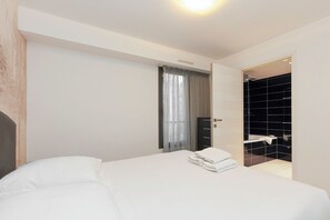 Iron/ironing board, free WiFi, bed sheets