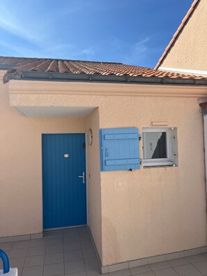 Exterior - Quiet duplex seaview with balcony + free parking (Les Sables-d'Olonne)