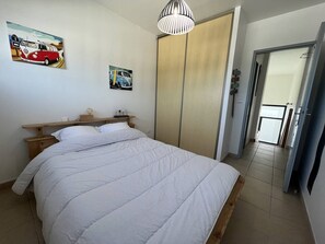 3 bedrooms, free WiFi - Spacious house in central St Pierre d'Oléron, 3 bedrooms, sleeps 6 (Saint-Pierre-d'Oléron)