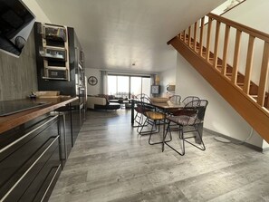Interior - Spacious house in central St Pierre d'Oléron, 3 bedrooms, sleeps 6 (Saint-Pierre-d'Oléron)