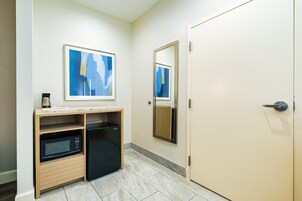 Deluxe Double Room, 2 Double Beds | Premium bedding, pillowtop beds, desk, laptop workspace