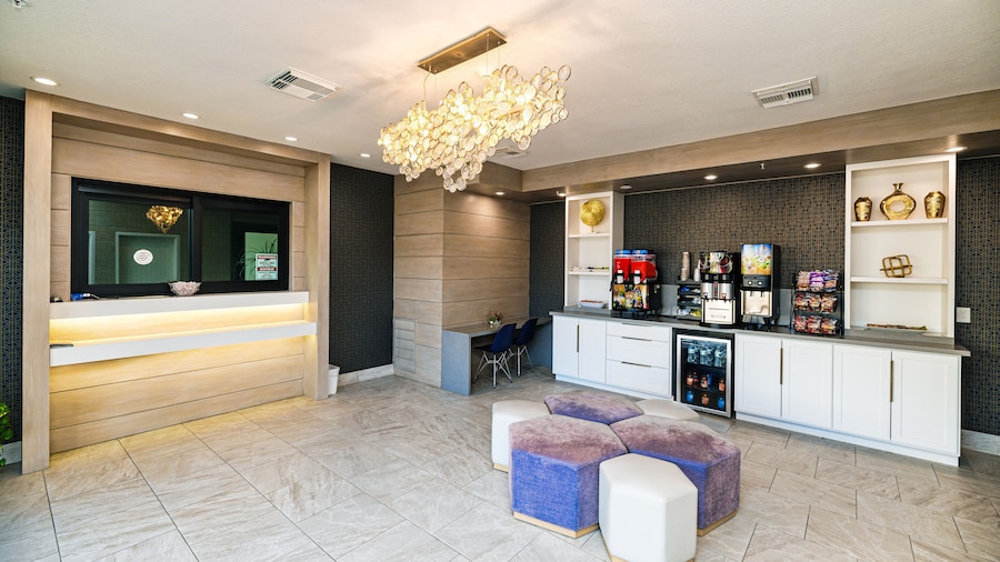 Palace Inn Blue IAH East