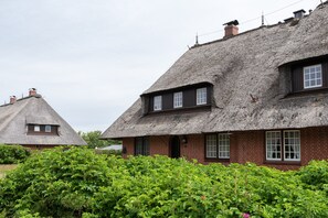 Exterior - Cozy 3-room apartment on approx. 55 m² for 4 persons. (Wenningstedt-Braderup (Sylt))