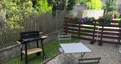 Studio*** en centre ville avec extérieur et local à vélo privé et sécurisé.