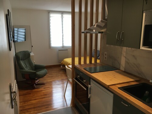 Studio*** en centre ville avec extérieur et local à vélo privé et sécurisé.