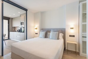 In-room safe, blackout curtains, soundproofing, iron/ironing board - Arenal Suites Benidorm (Benidorm)
