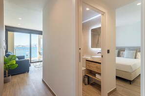 高级公寓, 2 间卧室, 海景, 海滨 | 客房内保险箱、遮光窗帘、隔音、熨斗/熨衣板