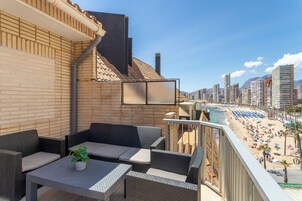 Prémium apartman, 1 hálószobával, terasz | Nappalirész | Okostévé