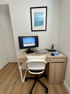 2 bedrooms, desk, iron/ironing board, free WiFi