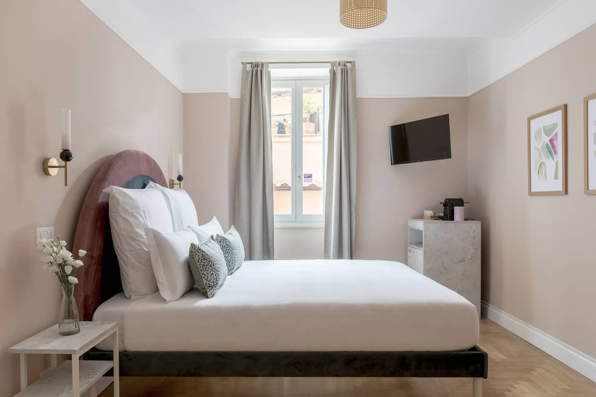 Connecting, Two Bedrooms, One Bathroom | Coffres-forts dans les chambres, décoration personnalisée