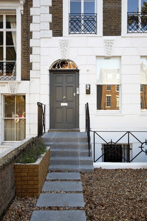 Exterior detail - Contemporary Apartment - minutes from Angel Tube (Greater London)