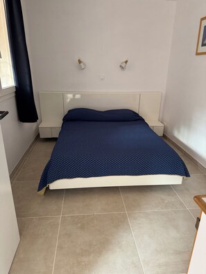 1 bedroom, in-room safe, iron/ironing board, free WiFi