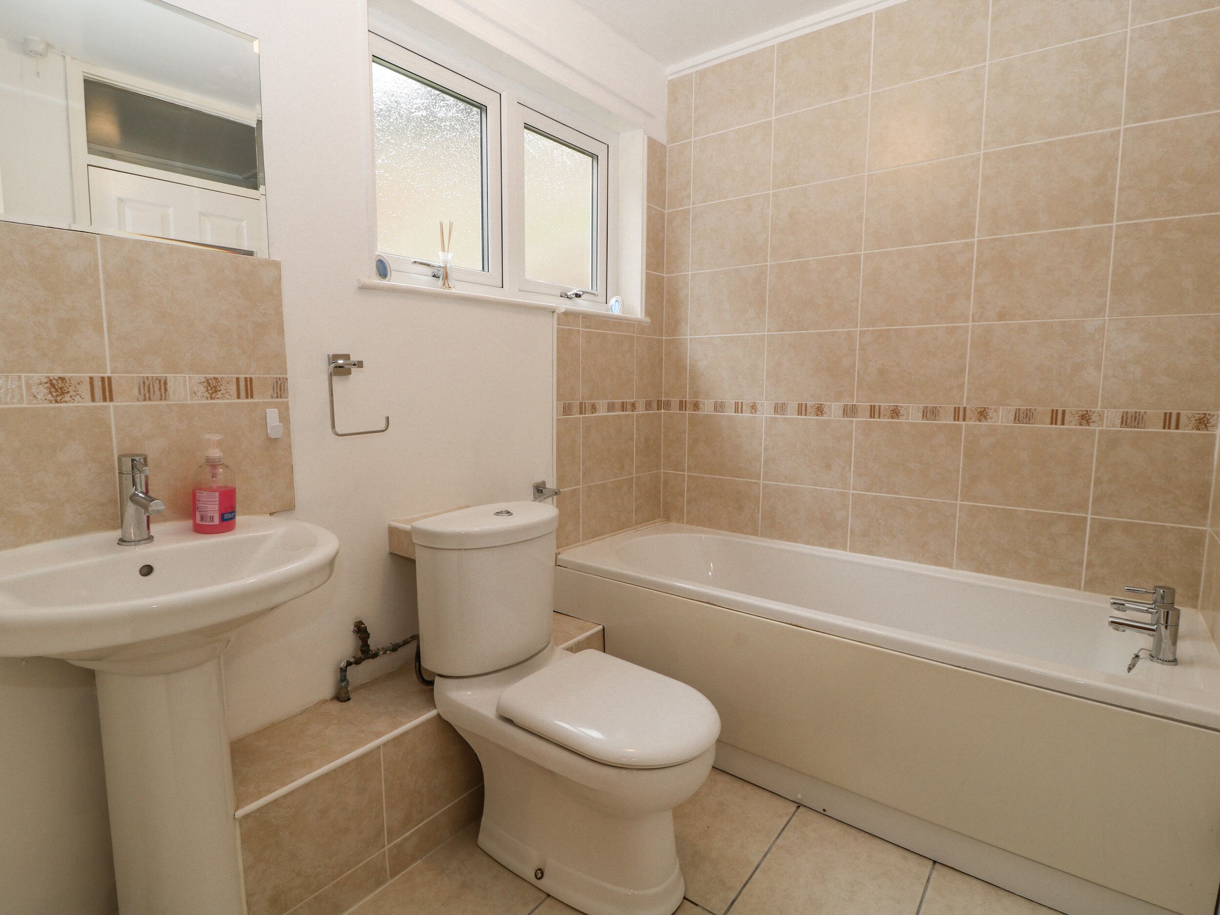 A bathroom with a sink, toilet, and bathtub.