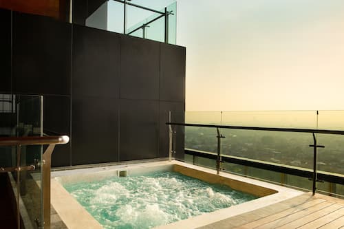 2 indoor pools