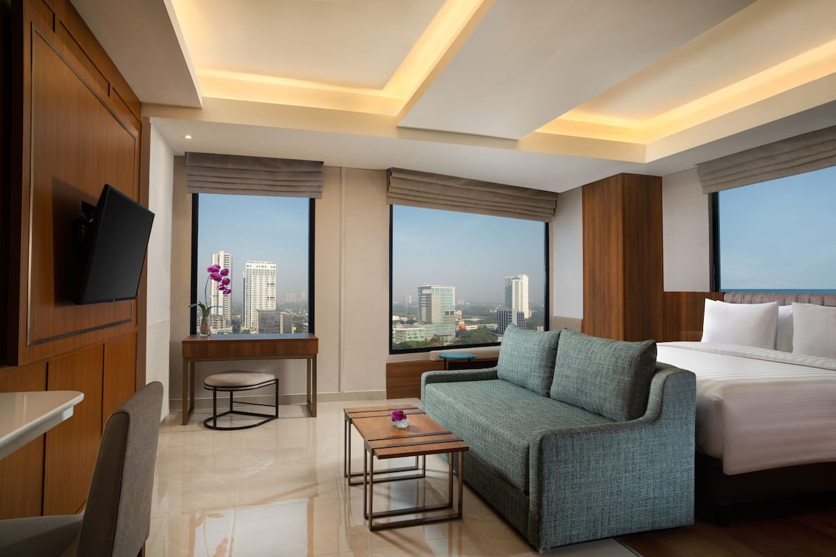 Sunset Suite | 迷你吧、客房內保險箱、書桌、筆電工作空間