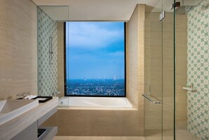 Sunset Suite | Bathroom | Free toiletries, slippers, bidet, towels - Trembesi Hotel (South Tangerang)